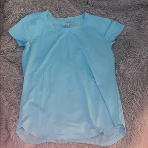 breathable UA top